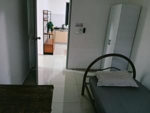 Homestay single room near MRT train airport