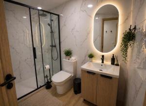 77 Lisbon Design Apartment near Airport, Lisbon, Amadora, Odivelas & Sintra