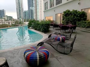 Lerfostaycation at Novotel Suites at Acqua