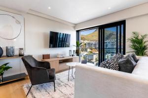 2 bed Sea Point Gem with Pool and incredible Views