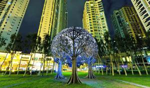 BGC 1BR, Steps to Mitsukoshi & Uptown Malls, 300Mbps Fiber 12Q