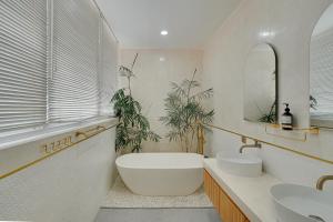 Spacious 3BR Villa Osmanthus with Rooftop near Seminyak