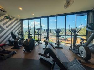 Kamala Resort 1BR Rooftop Pools Sky Bar Gym