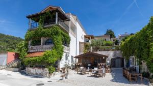 Apartman Adrian by Villas Guide