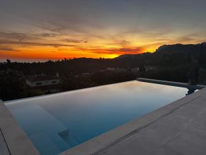 Villa Happy, Luxus mit Meerblick & Pool