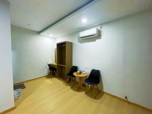 Crown Residence Couple