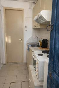 Bright Authentic Cycladic Home, Walk to Ermoupoli Center
