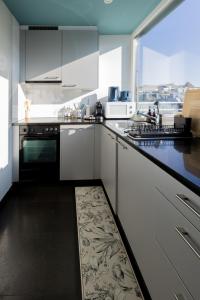 Just Sunny - Rooftop mitten in der Stadt