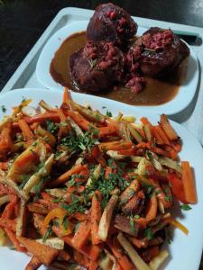 Vatra Lotrilor - Punct Gastronomic Local & Cazare