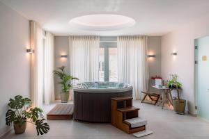 Sampatiki Suites & Spa - Luxury Seaview Suites - Opened 2024