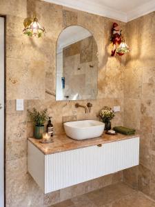 Camellia Hideaway