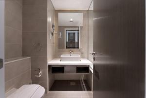 Free housekeeping visits during your stay - StayShort - Studio in Business Bay with Modern Amenities that Sleeps 4