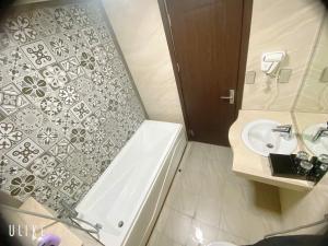Queenie Hotel