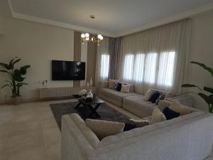 Private Pool 5BR Villa at Celesta Hills with Golf Views