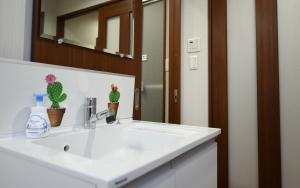 Near Shinsaibashi Dotonbori 2BR private floor 6 Single beds