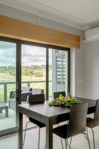 2-Bed Vialonga Vista Apartment