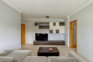2-Bed Vialonga Vista Apartment