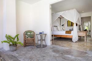 Villa Mutiara Putih by Optimum Bali, Central Seminyak, Walk to beach