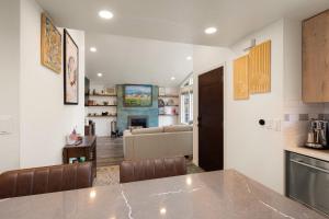Zen Den - 10 Minutes to Autzen & Downtown home