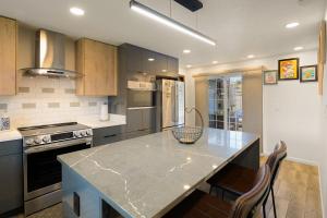 Zen Den - 10 Minutes to Autzen & Downtown home