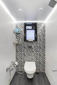Vera Modern 1BHK in Khar W by Squareone Stays