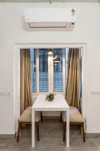 Vera 1BHK in Khar W by Square One Stays
