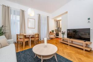 Newly renovated 2BDR with big Terrace-204