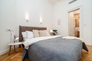 Elegant design 2BDR Apartment in prime location