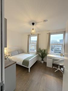 Stylish Room with bathroom in Trendy East London Bethnal Green