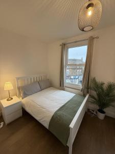 Stylish Room with bathroom in Trendy East London Bethnal Green