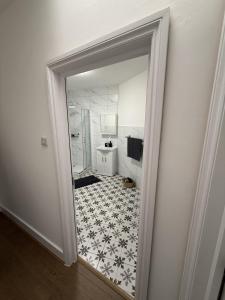 Stylish Room with bathroom in Trendy East London Bethnal Green