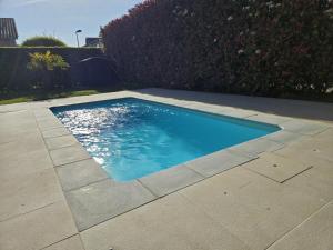 Maison très bien équipée avec piscine et au calme