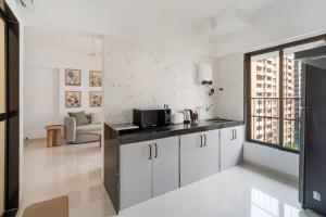 Evara 1BHK in Khar by SquareOne Stays