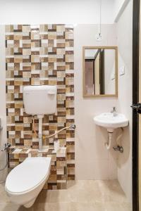 Evara 1BHK in Khar W by Square One Stays