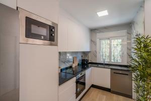 Casa Faro, Apartment with private rooftop terrace, 5 minutes from La Viborilla beach, Benalmádena