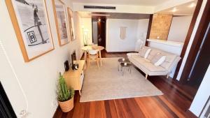 Ocean view one bedroom apartment with garage and swimming pool in Costa da Guia