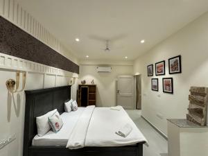 Villa Palm Stone 1BHK Penthouse JLN Marg