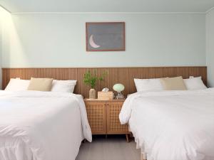 New l Hongdae 3BR l 4 Queen Beds l 5min walk