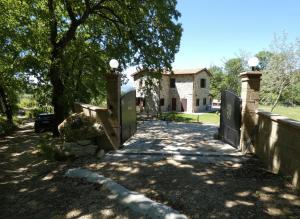 Scappo in Umbria, Casale Rusinè