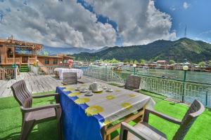 Firdous Houseboats at Dal Lake
