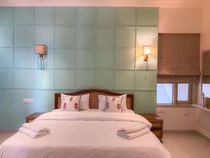 Villa Palm Stone 2BHK Penthouse JLN Marg