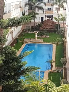 Appartement moderne avec piscine privée à 2 min de la corniche