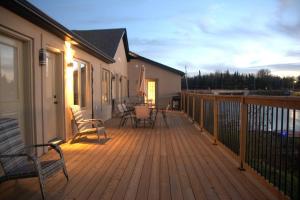 Lake Front Cottage 4 Bedrooms and Four washrooms Sleeps 16