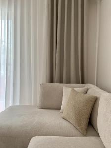 New apartment, 15 mins from the airport