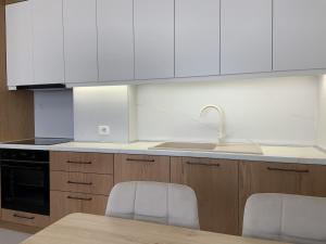 New apartment, 15 mins from the airport