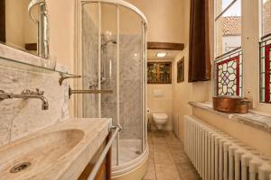 17th-Century Townhouse 200m from Market Square