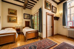 17th-Century Townhouse 200m from Market Square