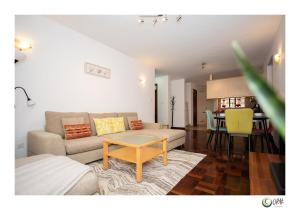 RIVERSIDE Warm 2BR for Business & Family by ORAK