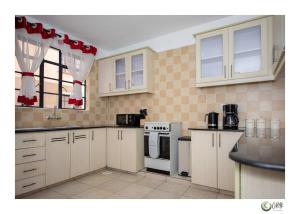 RIVERSIDE Warm 2BR for Business & Family by ORAK