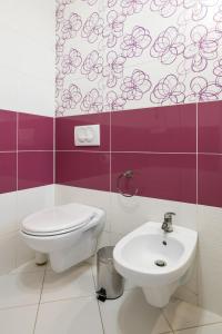 Discover Krakow Apartments - 3 Rakowicka St - Classic Apartments near Main Station - Netflix